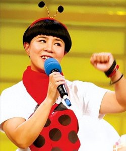 ​金龟子刘纯燕：母亲离世有遗憾，支持父亲二婚，如今58岁就当姥姥