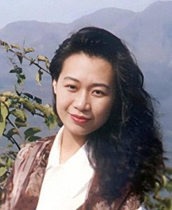 ​女首富陈丽华，年轻照片曝光，网友：好美，怪不得迟重瑞鞍前马后