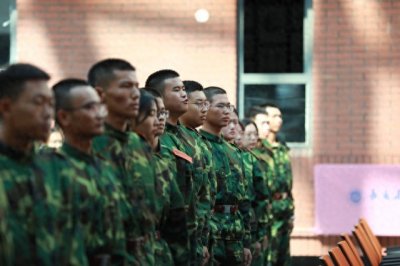 ​现役士兵考士官学校需要多少分？10个人报名有几个能被录取？