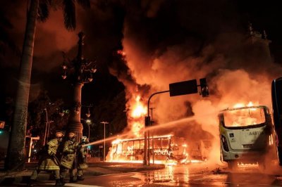 ​巴西全国大罢工多处爆发骚乱