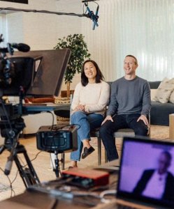 ​扎克伯格携38岁华裔妻子出镜，公布科研新成果，女富豪素颜显朴实