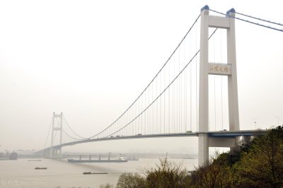 ​一桥横跨南北，天堑变通途———江阴长江大桥