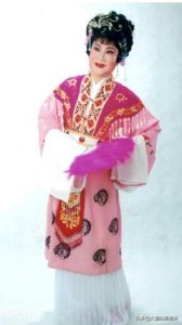 ​郑健英：潮剧界的“金嗓子”