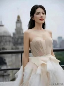 ​曾黎：中戏传奇美女，艺术之路的淡然与坚持一、人物介绍