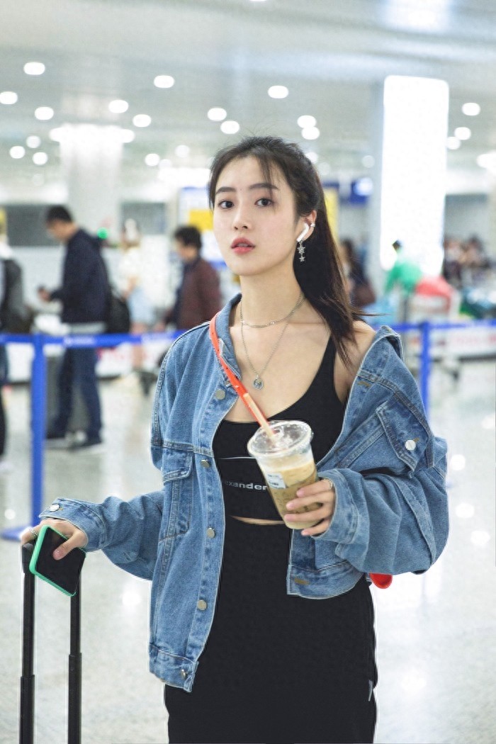 组图：内地新人王梓薇