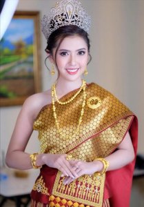 ​维妮达小姐姐，老挝美女中的美女，代表着老挝的最美面孔之一