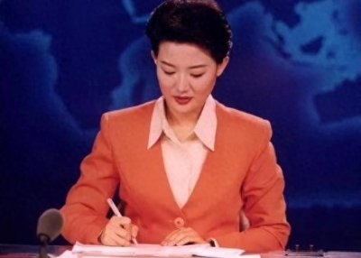 ​央视名嘴梁艳：才华横溢不输董卿，48岁单身却活出别样风采