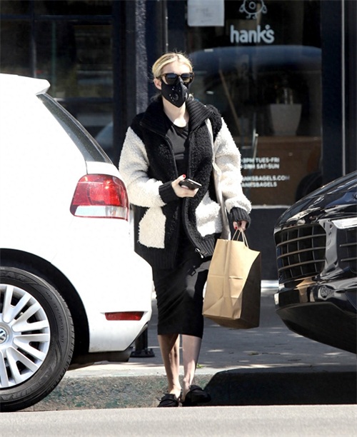 美国女演员艾玛罗伯茨（Emma Roberts）动态