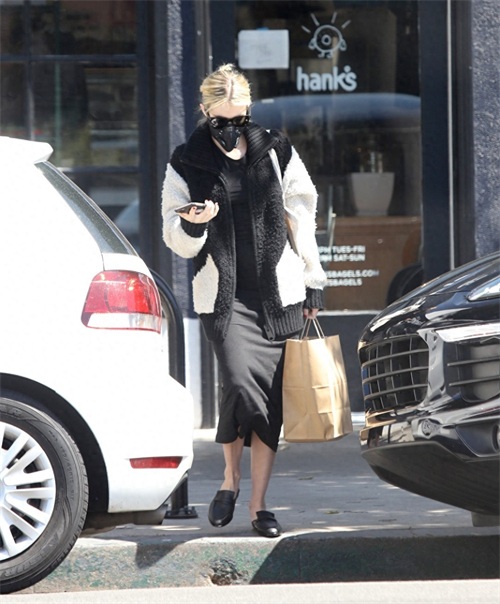 美国女演员艾玛罗伯茨（Emma Roberts）动态