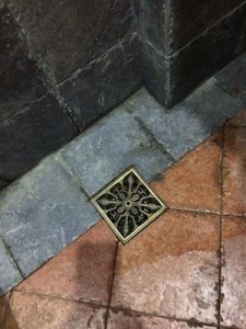 ​卫生间下水道又堵住了？装修师傅透露的实用妙招堪称一绝！