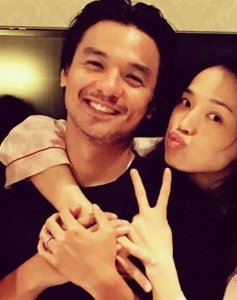 ​舒淇紧抱老公放闪！赞他帅过刘德华