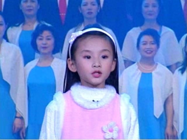 她9岁唱《七子之歌》红遍大江南北，被誉澳门小公主，如今无人知