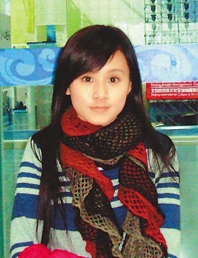 她9岁唱《七子之歌》红遍大江南北，被誉澳门小公主，如今无人知