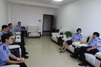 ​赵红萍处长到高新分局检查指导警保工作