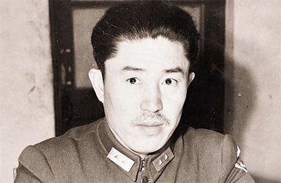 ​国民党中将郑洞国：建国后他官至正部，他的孙子成副国级