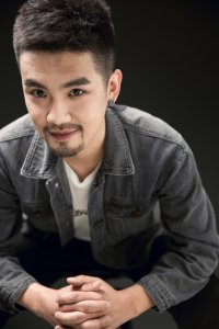 ​嘉亿影业艺人巍然资料