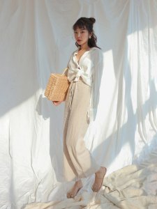 ​白色雪纺衫怎么搭配图片里面穿什么 清新甜美不失时尚感