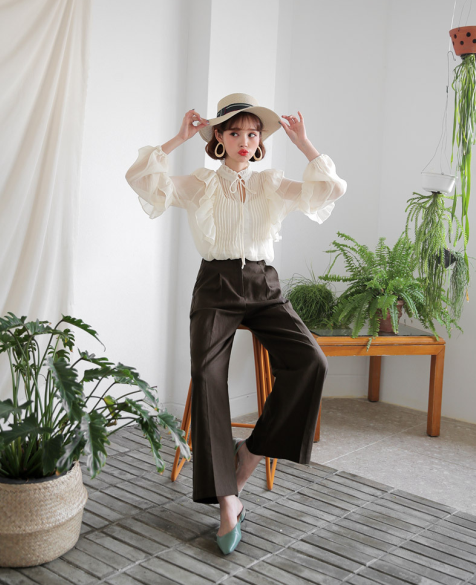 白色雪纺衫怎么搭配图片里面穿什么 清新甜美不失时尚感