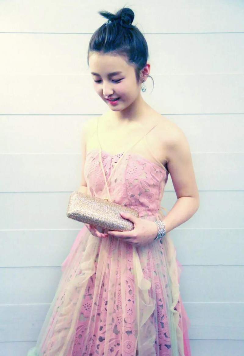 张子枫个人资料(演员张子枫个人经历）