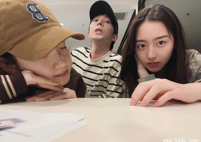 张艺凡有男朋友吗？ 三公主六宫格合照那三位