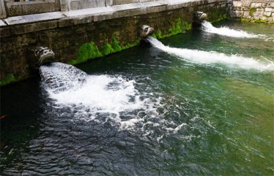 ​黑虎泉，泉涌如瀑虎啸龙吟