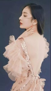 ​杨幂超高清无水印壁纸图集：甜美可人，女人味十足