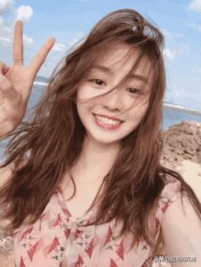 ​曾被富二代追求，因“剪刀手”走红的小女孩，现状成了这样