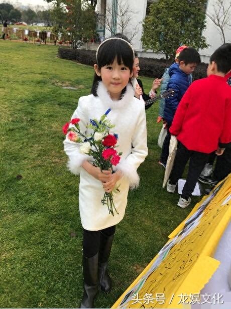 还记得《爸爸去哪儿》里的贝儿吗？如今越长越漂亮，基因太强大了