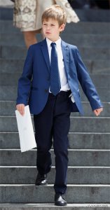 ​颜值最高的小王子！英国皇室隐藏版金发萌弟，英国女王超疼爱