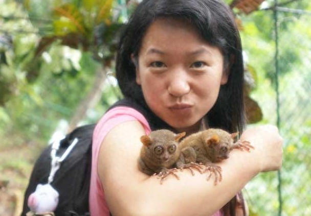 眼镜猴名副其实，眼睛和戴眼镜的人眼睛一样都突出来了