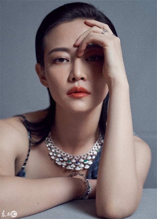 谭卓：跳得了钢管舞，唱得了越剧昆曲，这样的眼神谁受得了