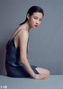 ​谭卓：跳得了钢管舞，唱得了越剧昆曲，这样的眼神谁受得了