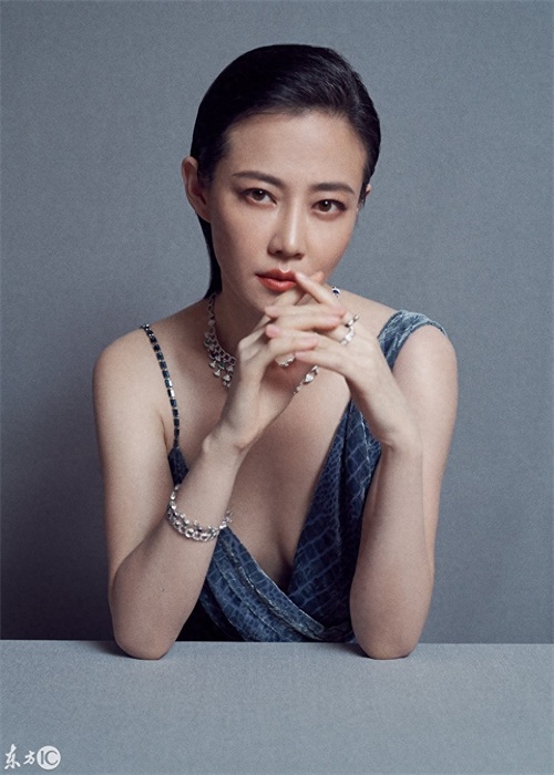 谭卓：跳得了钢管舞，唱得了越剧昆曲，这样的眼神谁受得了