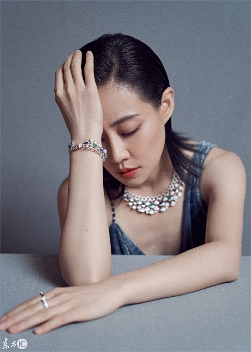 谭卓：跳得了钢管舞，唱得了越剧昆曲，这样的眼神谁受得了