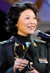 ​岳红：那个从风雨中走出来的女人，用坚韧书写不平凡的人生！