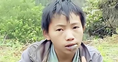 ​杨六斤：被母亲抛弃吃野菜长大，获善款500万，他的做法催人泪下