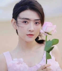 ​梁洁：从青涩校园到璀璨荧屏的华丽蜕变