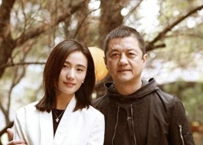 ​海哈金喜：本是富家女，给大19岁李亚鹏生娃，和继女处成好姐妹