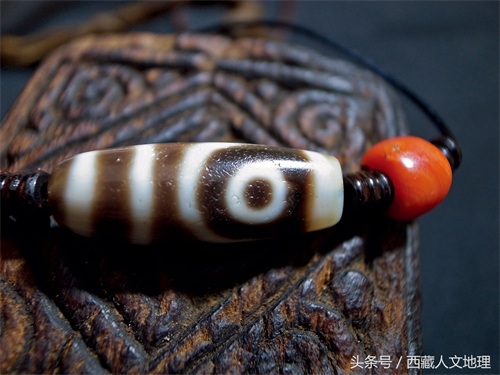 古老的天降石:藏族同胞最贵重的护身符,还是藏族姑娘出嫁必备