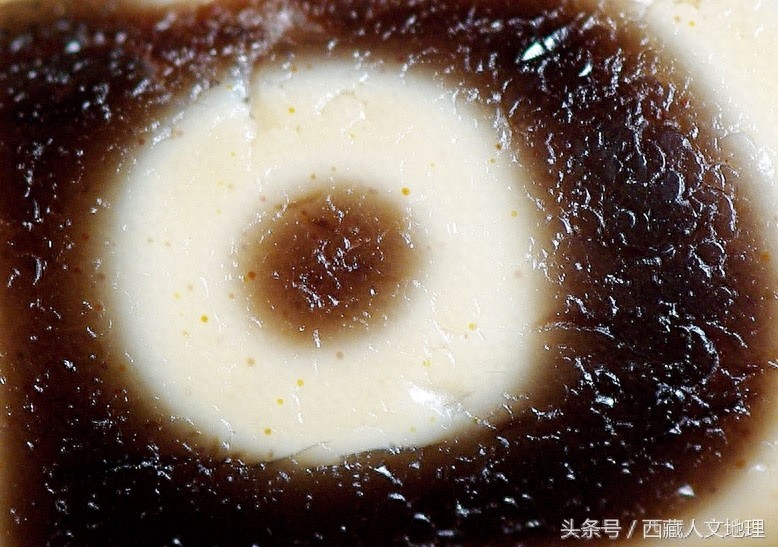 古老的天降石:藏族同胞最贵重的护身符,还是藏族姑娘出嫁必备