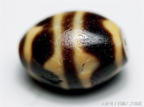 古老的天降石:藏族同胞最贵重的护身符,还是藏族姑娘出嫁必备