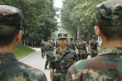 ​武装带之恋：我军官兵武装带的前世今生，与多少青春和梦想同在